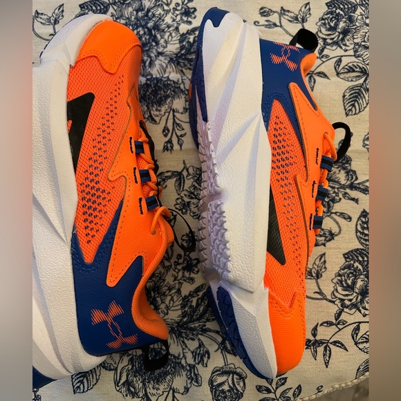 🌟NEW🌟 Under Armour Boys Running shoes - BPS Scramjet 6 AL - size 1Y - Picture 2 of 7